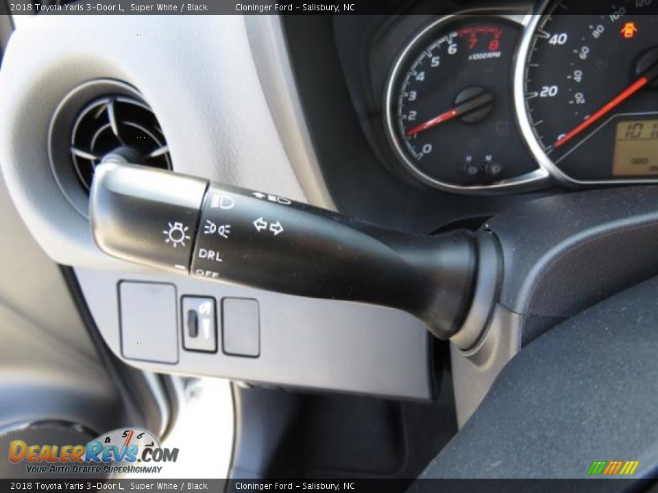 2018 Toyota Yaris 3-Door L Super White / Black Photo #13