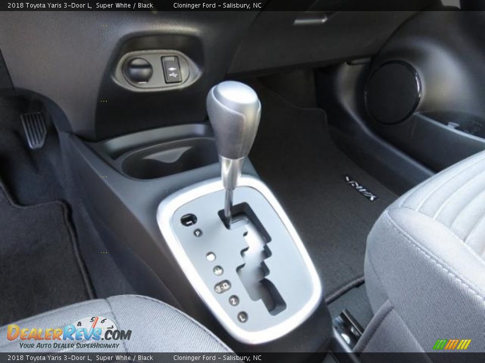 2018 Toyota Yaris 3-Door L Super White / Black Photo #18