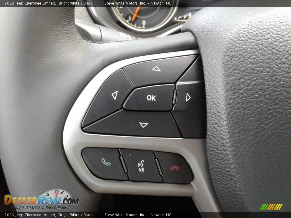 Controls of 2019 Jeep Cherokee Limited Photo #17