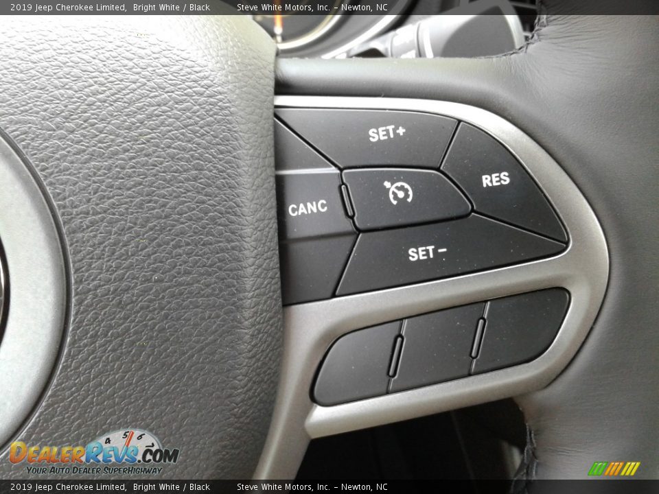 Controls of 2019 Jeep Cherokee Limited Photo #18
