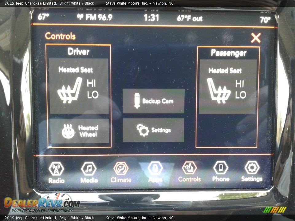 Controls of 2019 Jeep Cherokee Limited Photo #24