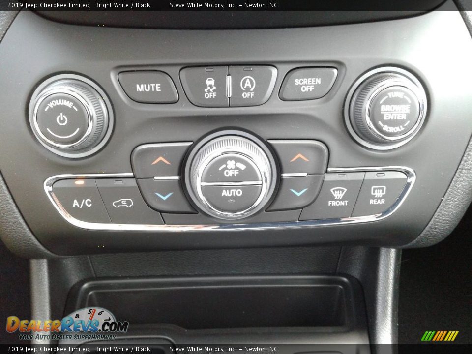 Controls of 2019 Jeep Cherokee Limited Photo #27