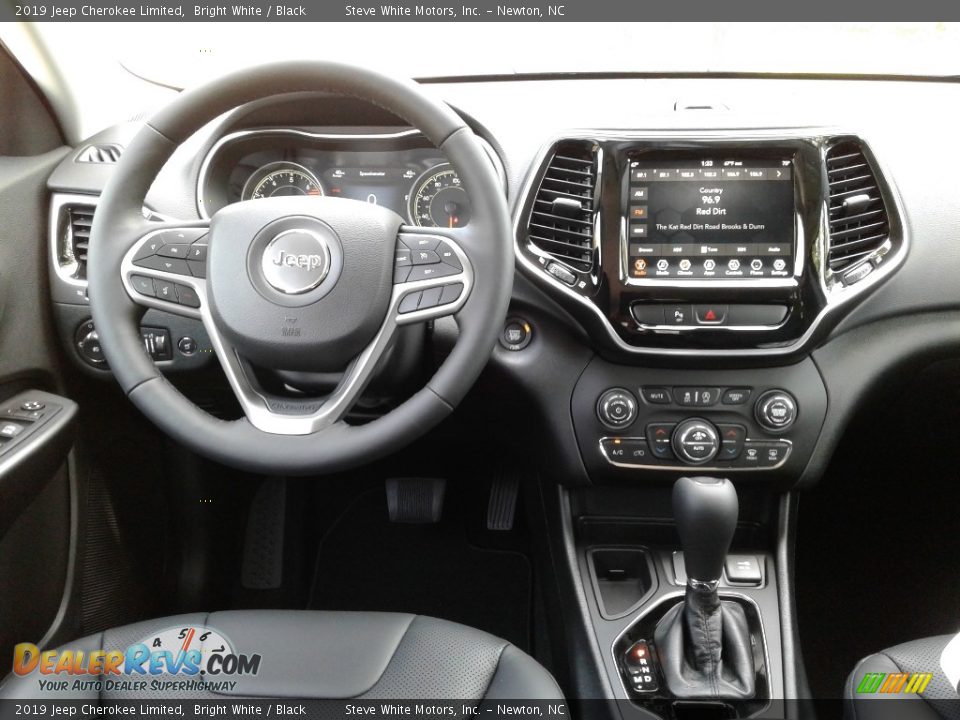 Dashboard of 2019 Jeep Cherokee Limited Photo #31