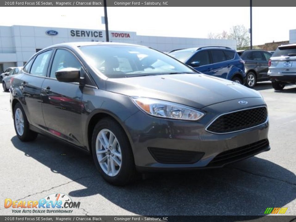 2018 Ford Focus SE Sedan Magnetic / Charcoal Black Photo #1