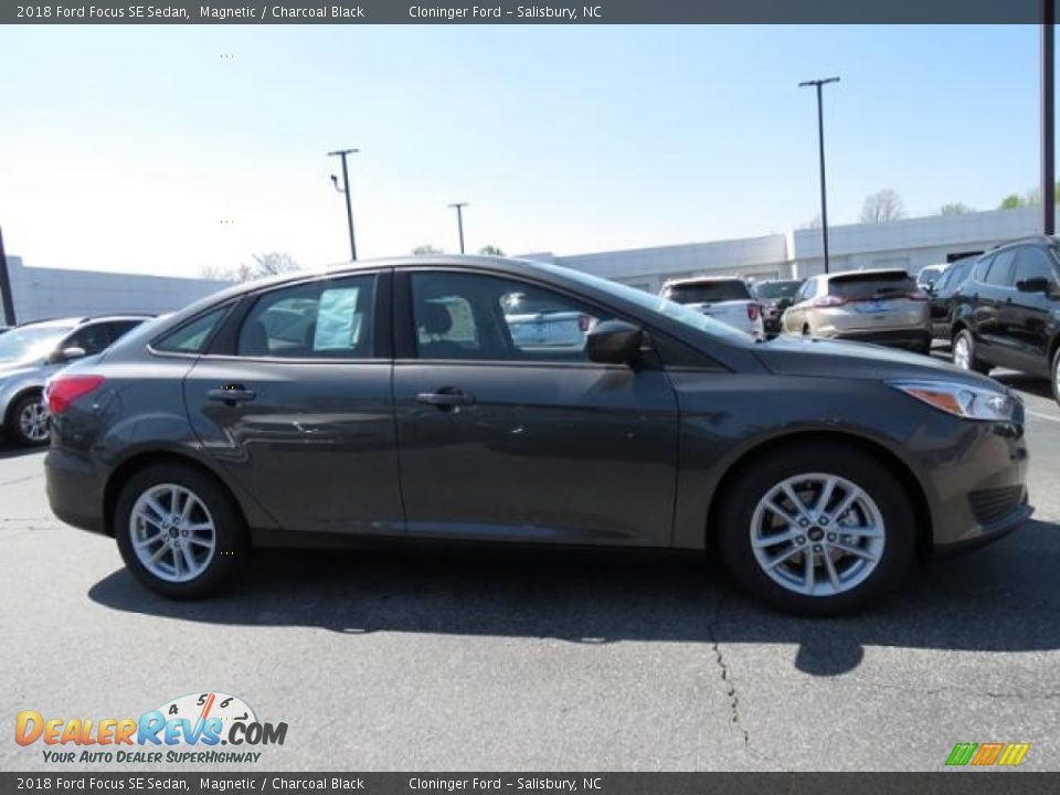 2018 Ford Focus SE Sedan Magnetic / Charcoal Black Photo #2