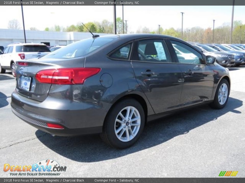 2018 Ford Focus SE Sedan Magnetic / Charcoal Black Photo #3