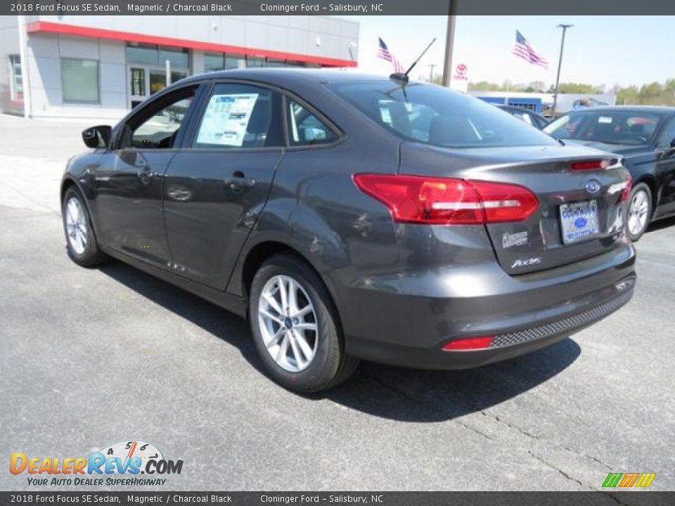 2018 Ford Focus SE Sedan Magnetic / Charcoal Black Photo #4