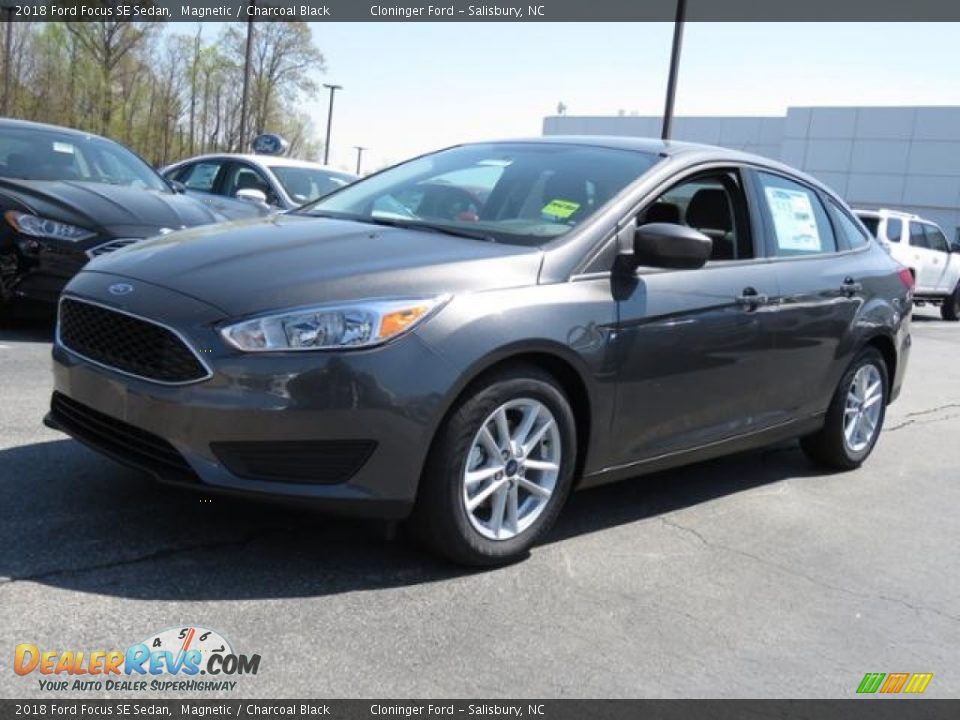 2018 Ford Focus SE Sedan Magnetic / Charcoal Black Photo #5
