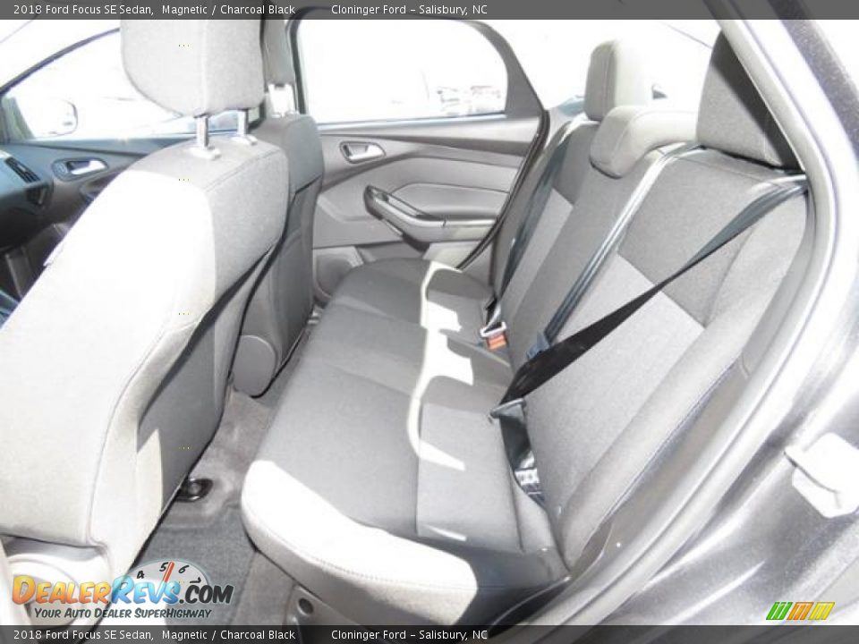 2018 Ford Focus SE Sedan Magnetic / Charcoal Black Photo #8