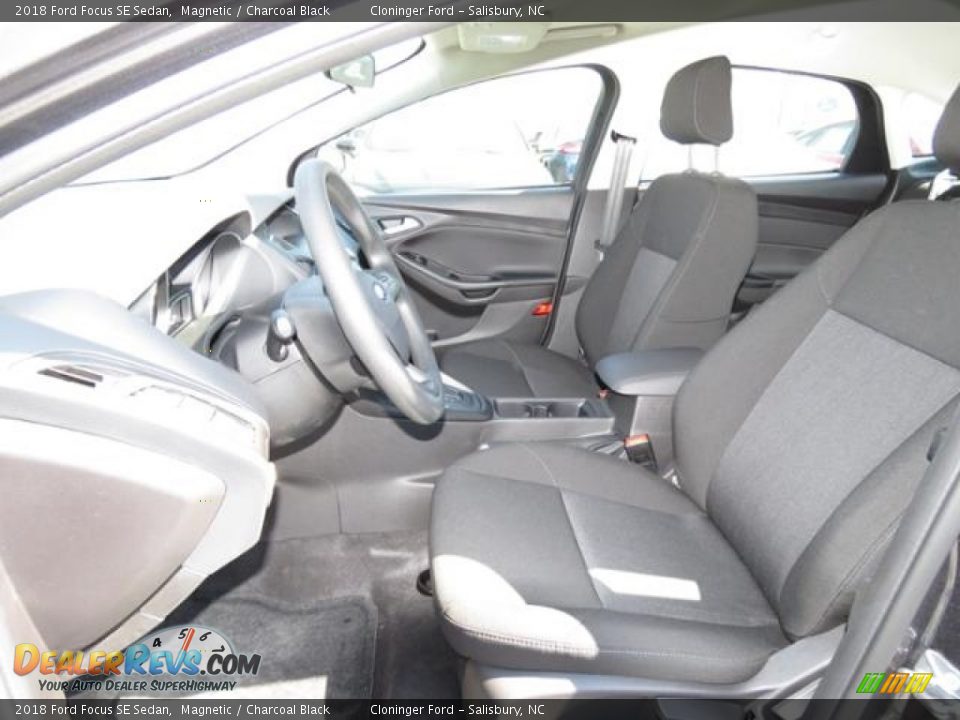 2018 Ford Focus SE Sedan Magnetic / Charcoal Black Photo #10