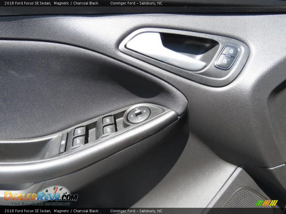 2018 Ford Focus SE Sedan Magnetic / Charcoal Black Photo #11