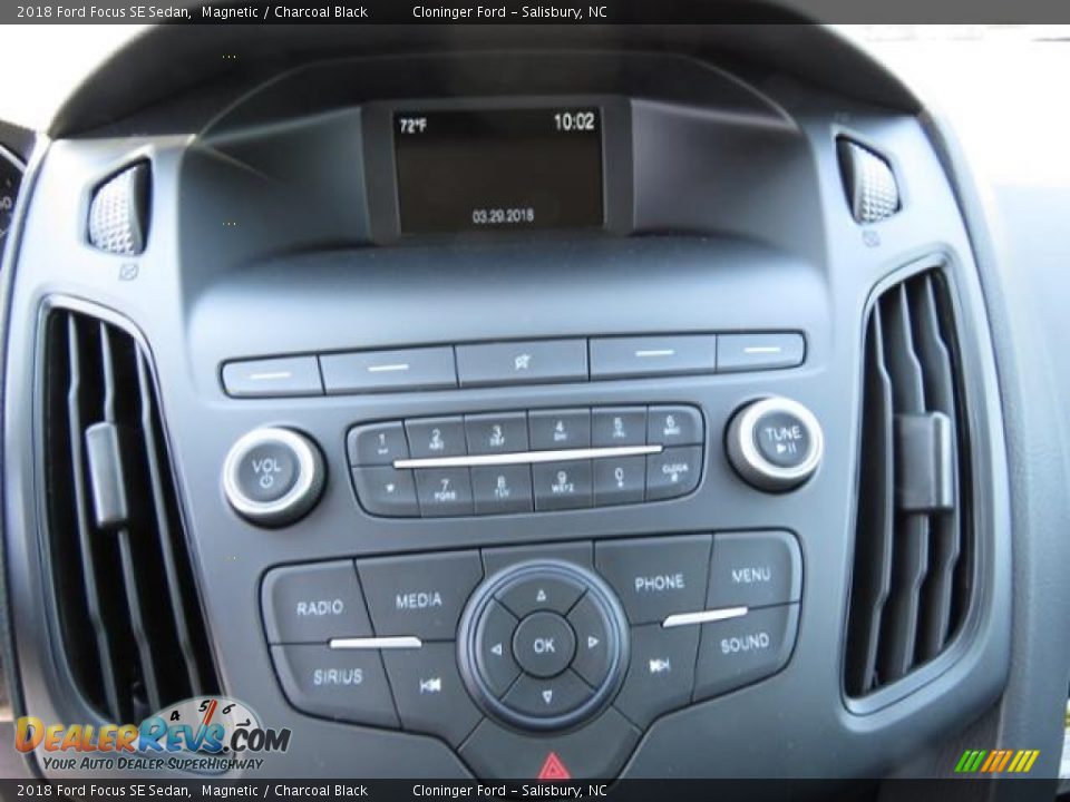 2018 Ford Focus SE Sedan Magnetic / Charcoal Black Photo #18