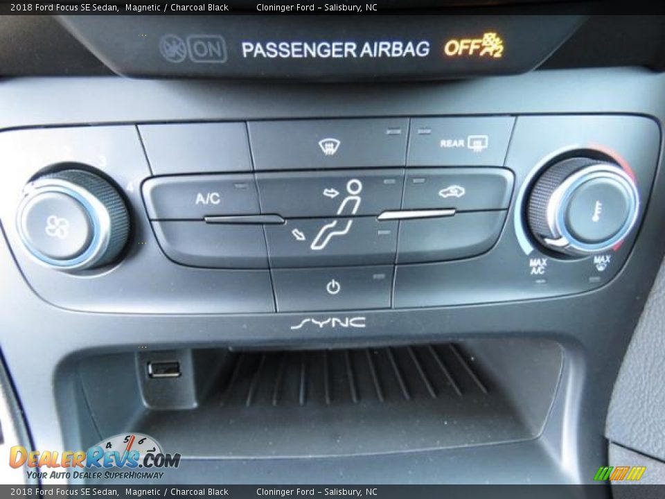 2018 Ford Focus SE Sedan Magnetic / Charcoal Black Photo #19