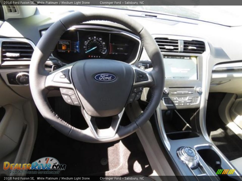 2018 Ford Fusion SE White Platinum / Medium Light Stone Photo #8