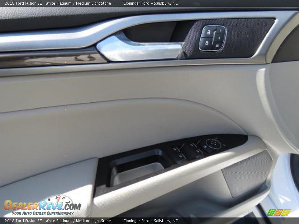 2018 Ford Fusion SE White Platinum / Medium Light Stone Photo #12
