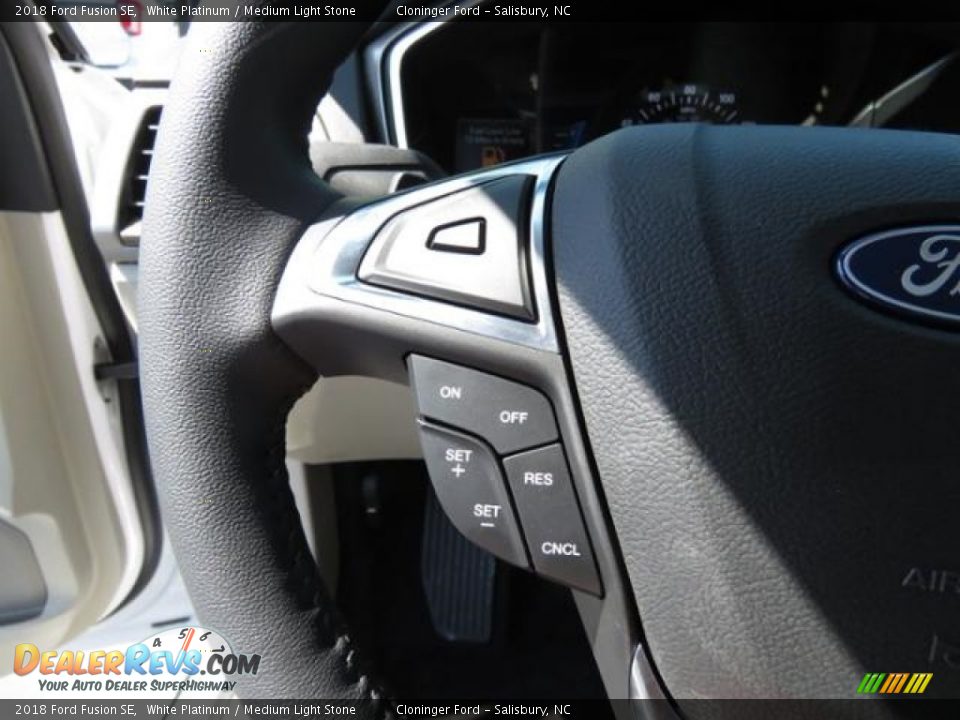 2018 Ford Fusion SE White Platinum / Medium Light Stone Photo #15