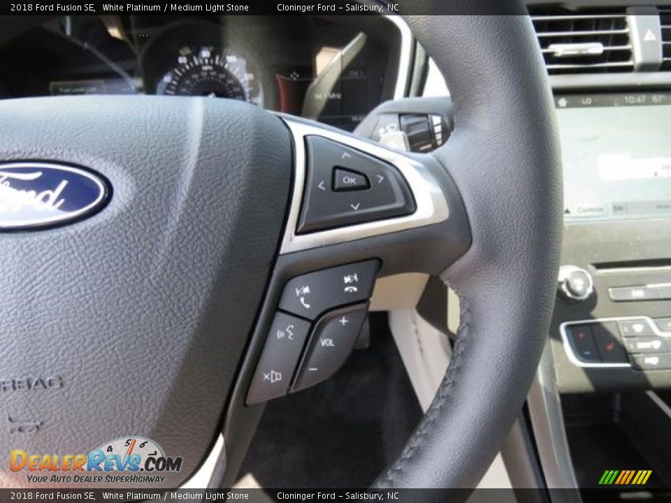2018 Ford Fusion SE White Platinum / Medium Light Stone Photo #16