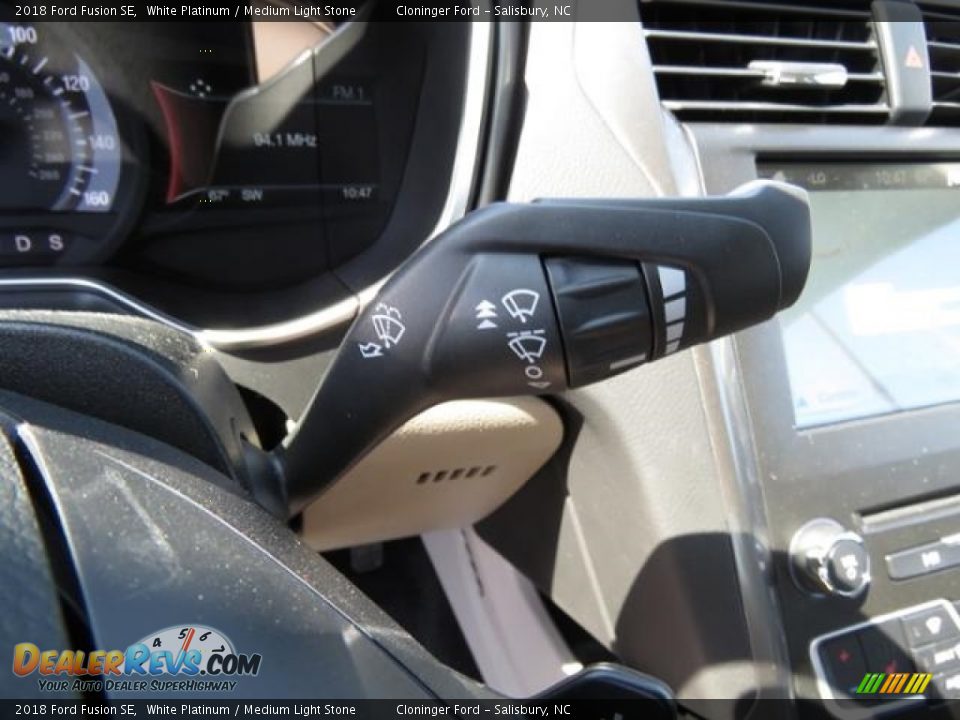 2018 Ford Fusion SE White Platinum / Medium Light Stone Photo #18