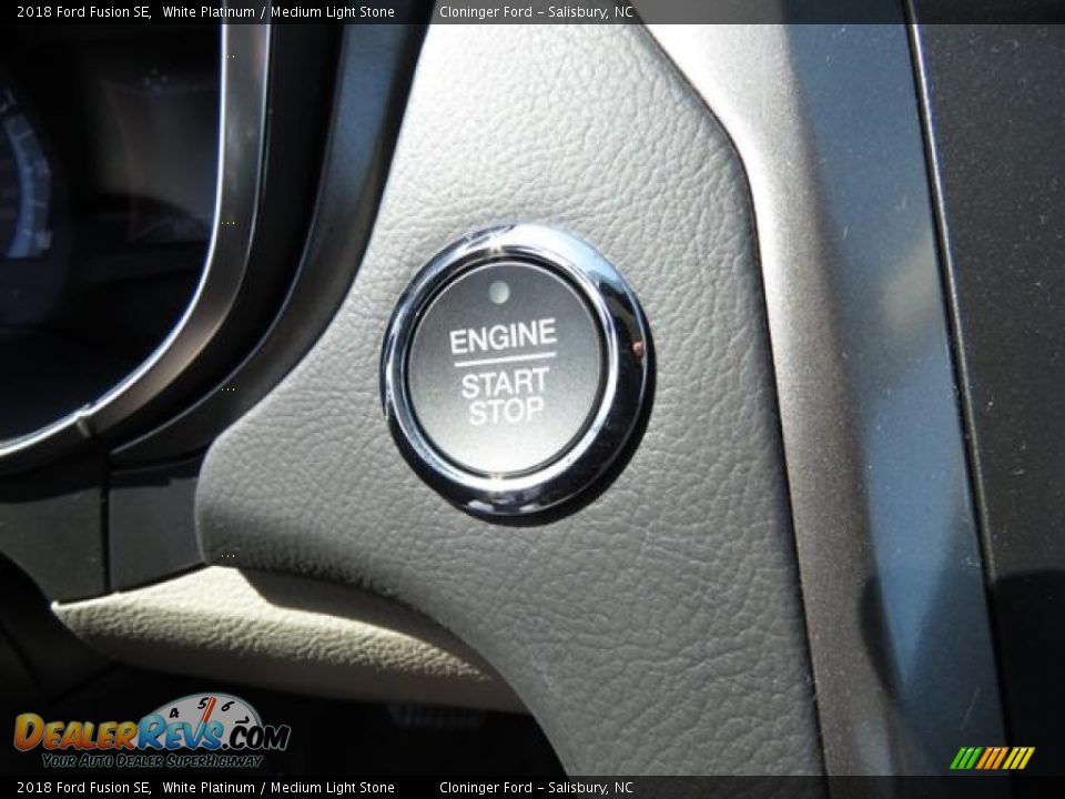 2018 Ford Fusion SE White Platinum / Medium Light Stone Photo #19