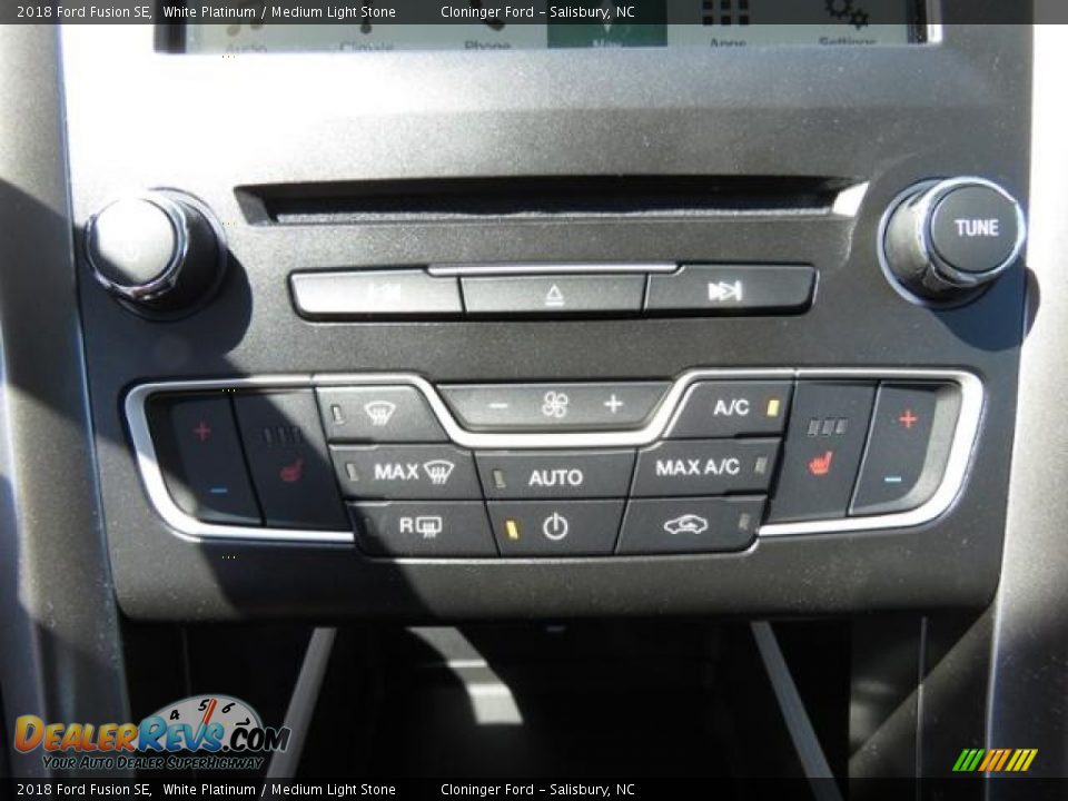 2018 Ford Fusion SE White Platinum / Medium Light Stone Photo #21