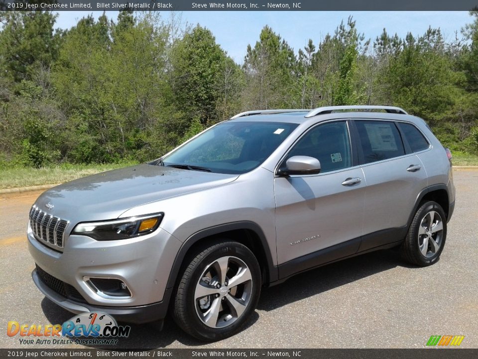 Front 3/4 View of 2019 Jeep Cherokee Limited Photo #2