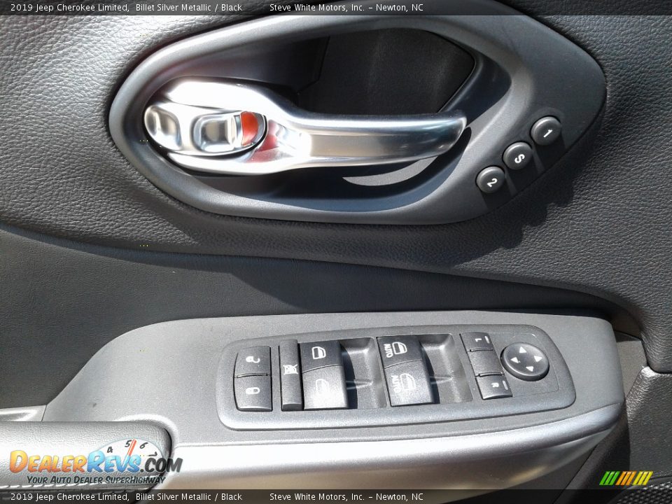Controls of 2019 Jeep Cherokee Limited Photo #9