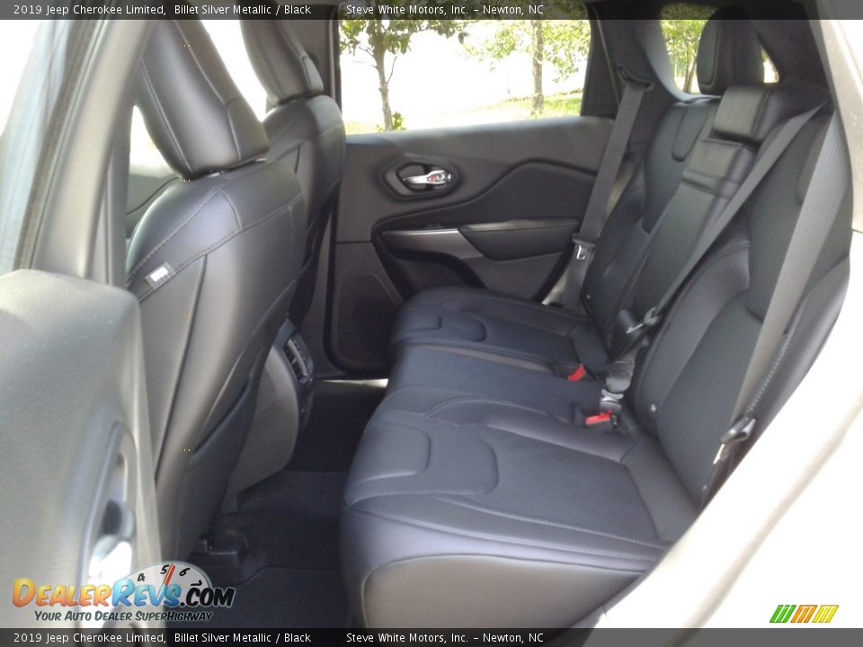 Rear Seat of 2019 Jeep Cherokee Limited Photo #12