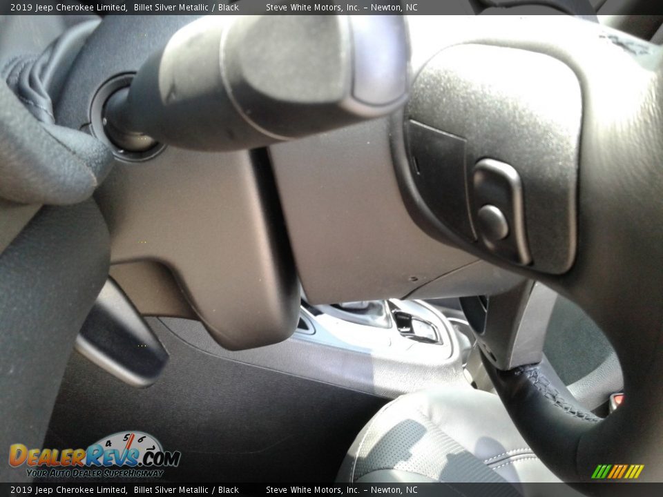 Controls of 2019 Jeep Cherokee Limited Photo #16