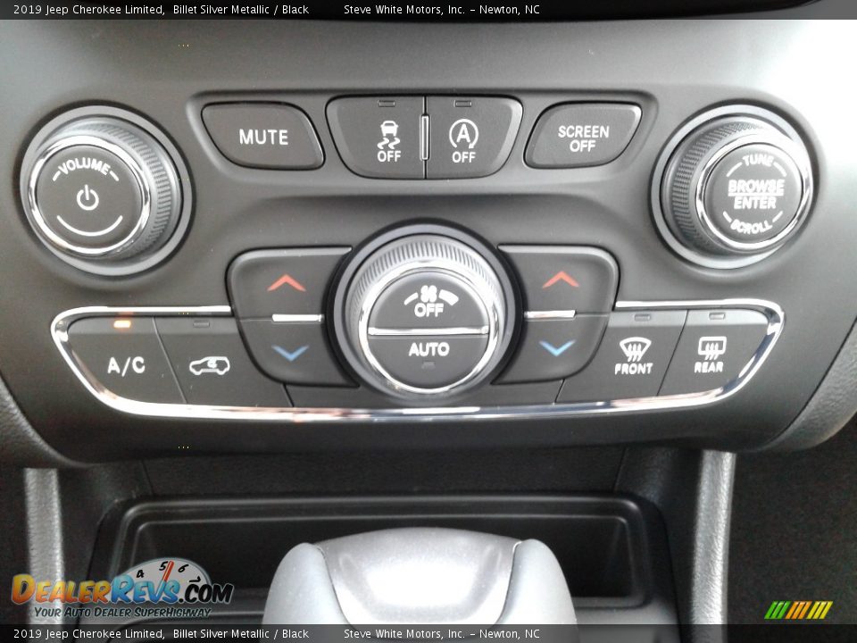 Controls of 2019 Jeep Cherokee Limited Photo #25