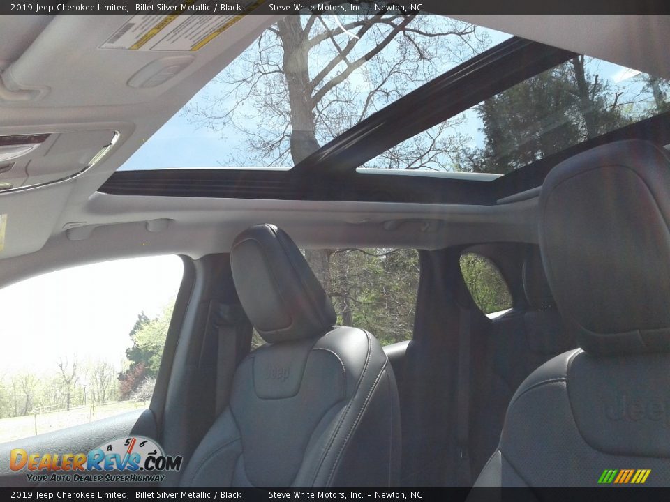 Sunroof of 2019 Jeep Cherokee Limited Photo #30
