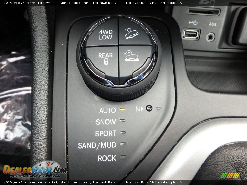 2015 Jeep Cherokee Trailhawk 4x4 Mango Tango Pearl / Trailhawk Black Photo #27