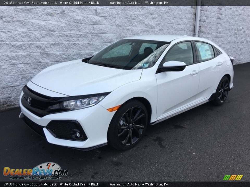 Front 3/4 View of 2018 Honda Civic Sport Hatchback Photo #8