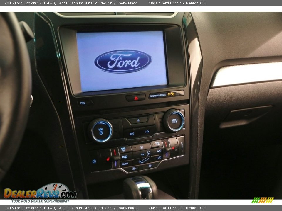 2016 Ford Explorer XLT 4WD White Platinum Metallic Tri-Coat / Ebony Black Photo #11