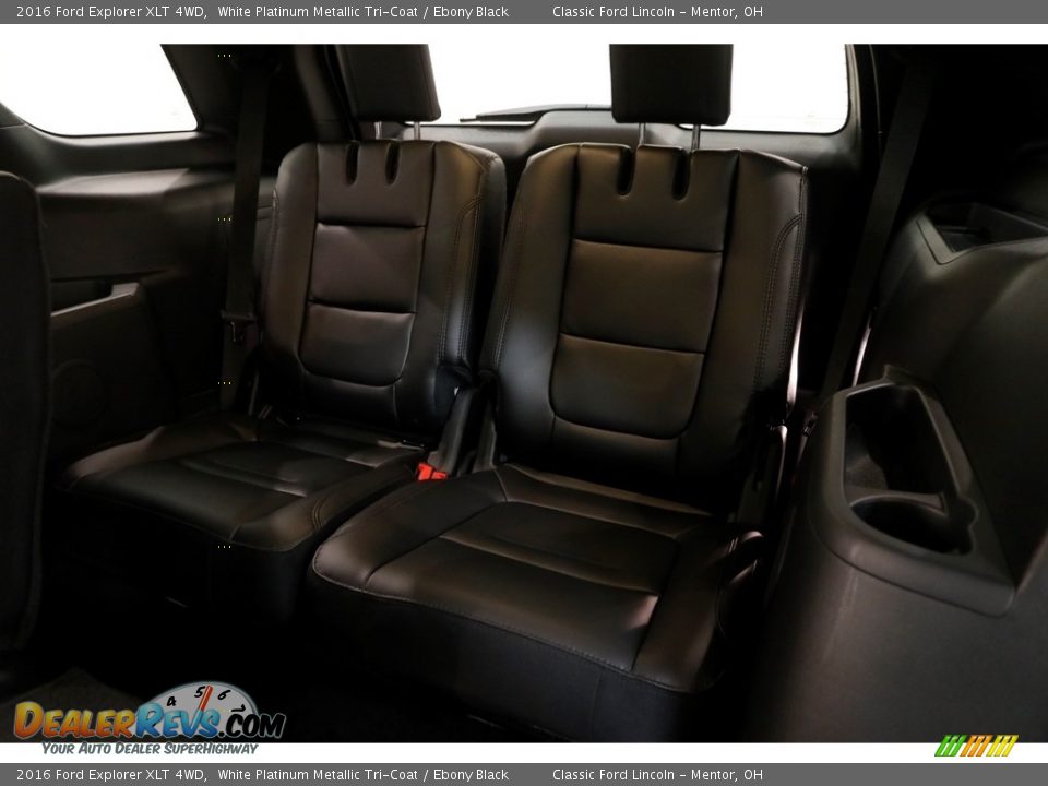 2016 Ford Explorer XLT 4WD White Platinum Metallic Tri-Coat / Ebony Black Photo #20