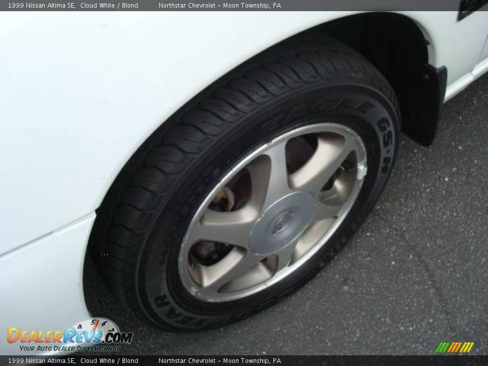1999 Nissan Altima SE Cloud White / Blond Photo #9