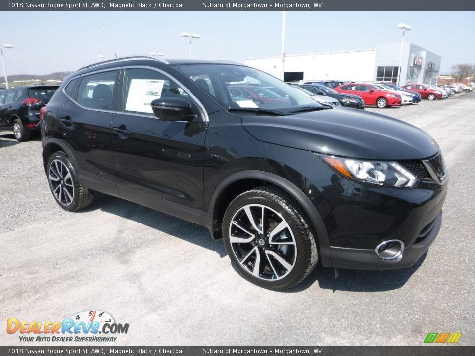 Front 3/4 View of 2018 Nissan Rogue Sport SL AWD Photo #1