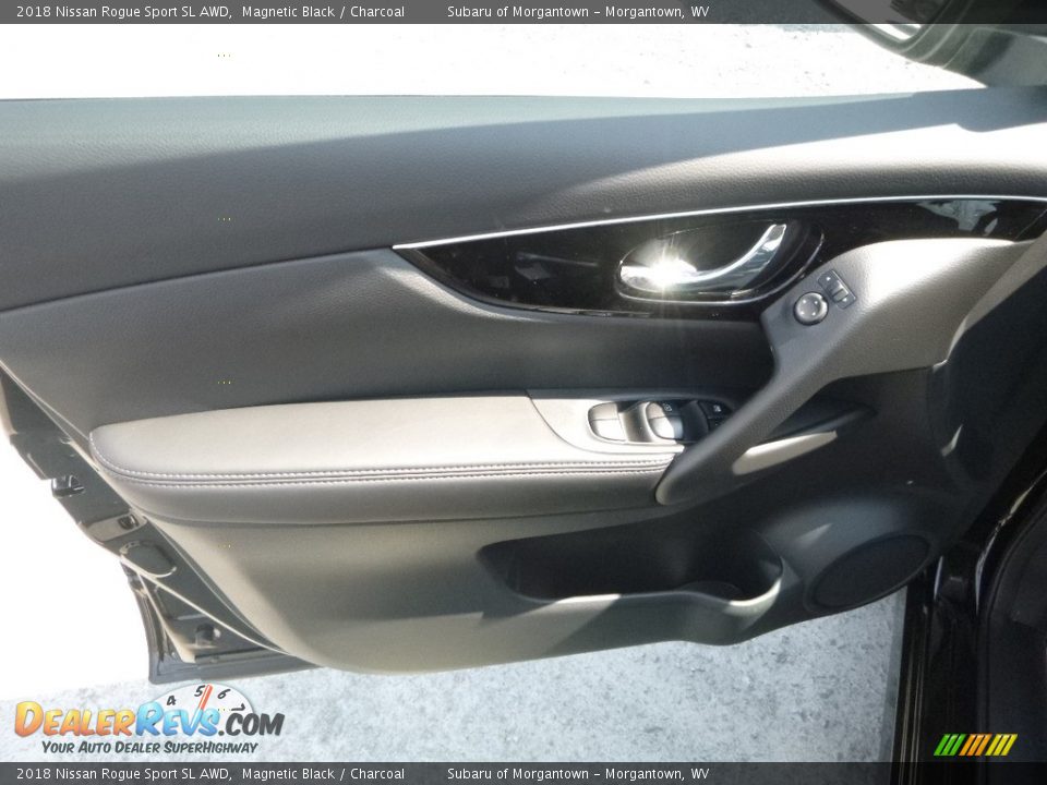 2018 Nissan Rogue Sport SL AWD Magnetic Black / Charcoal Photo #14