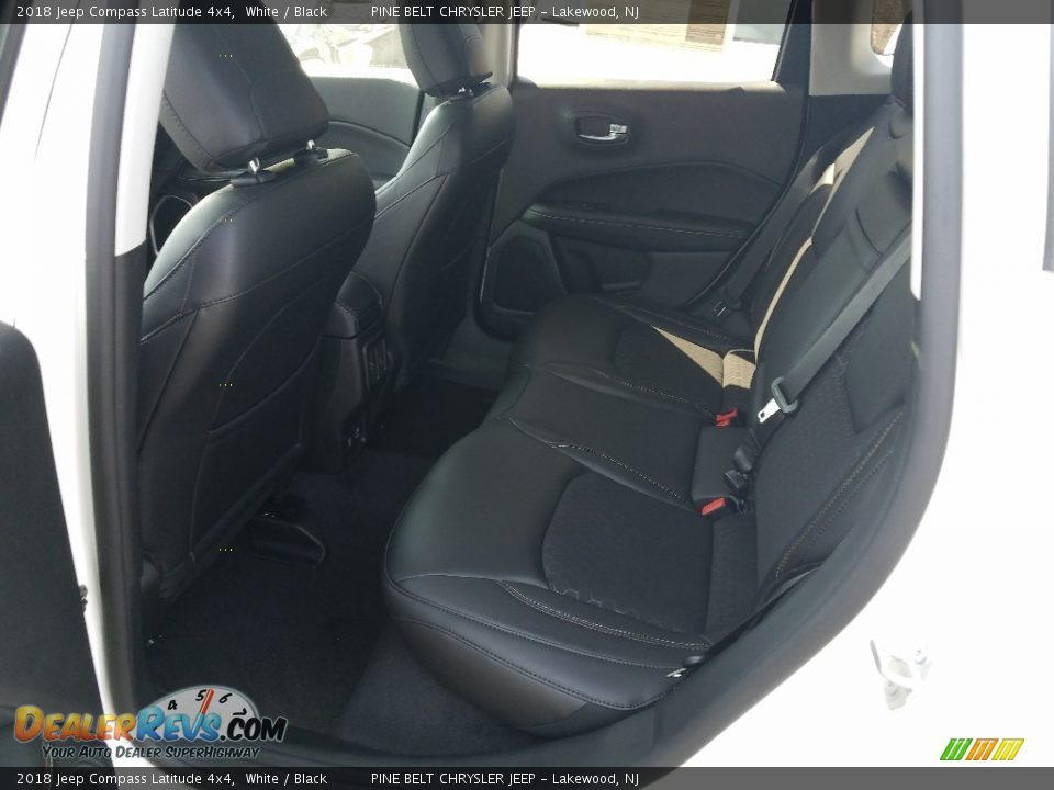 2018 Jeep Compass Latitude 4x4 White / Black Photo #8