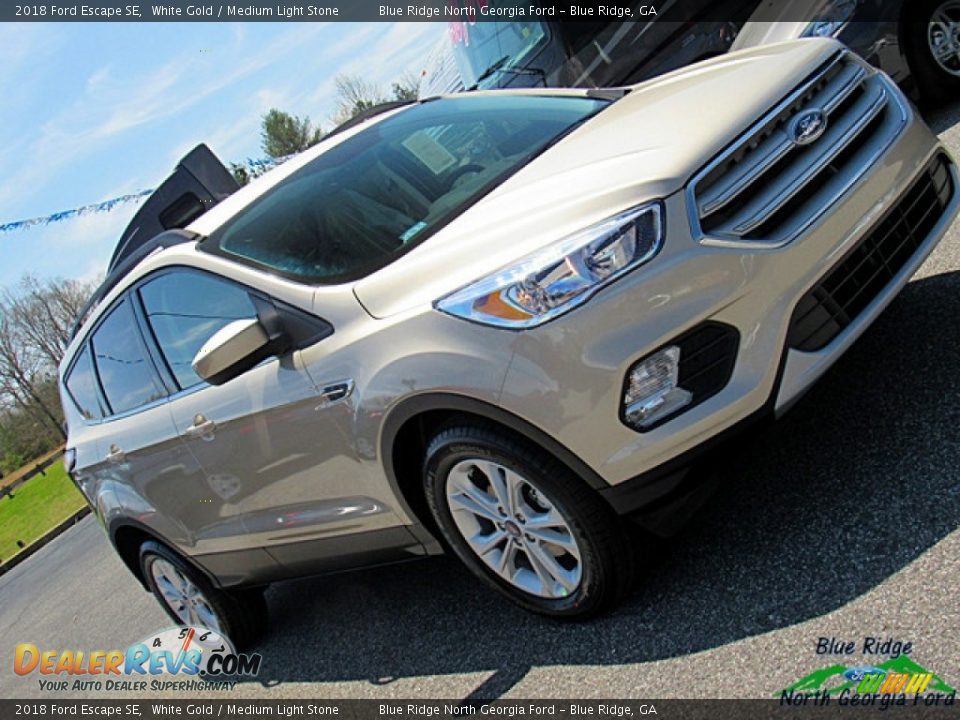 2018 Ford Escape SE White Gold / Medium Light Stone Photo #28