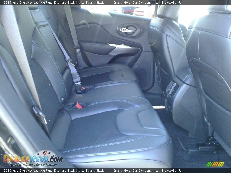 2019 Jeep Cherokee Latitude Plus Diamond Black Crystal Pearl / Black Photo #11