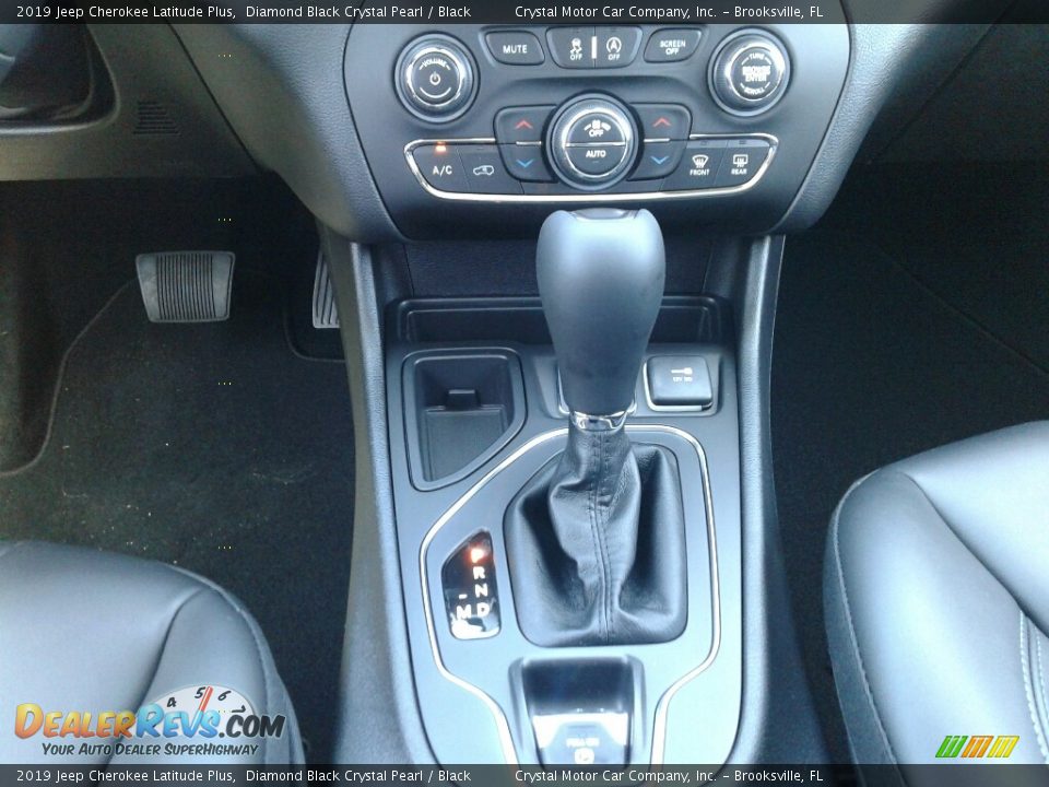 2019 Jeep Cherokee Latitude Plus Diamond Black Crystal Pearl / Black Photo #16