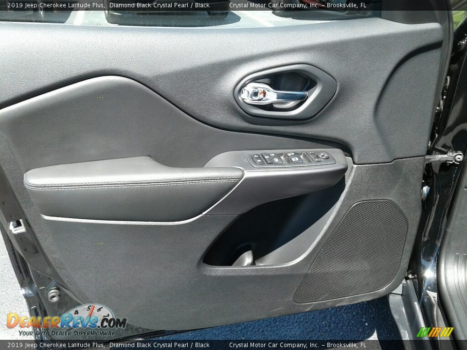 2019 Jeep Cherokee Latitude Plus Diamond Black Crystal Pearl / Black Photo #17