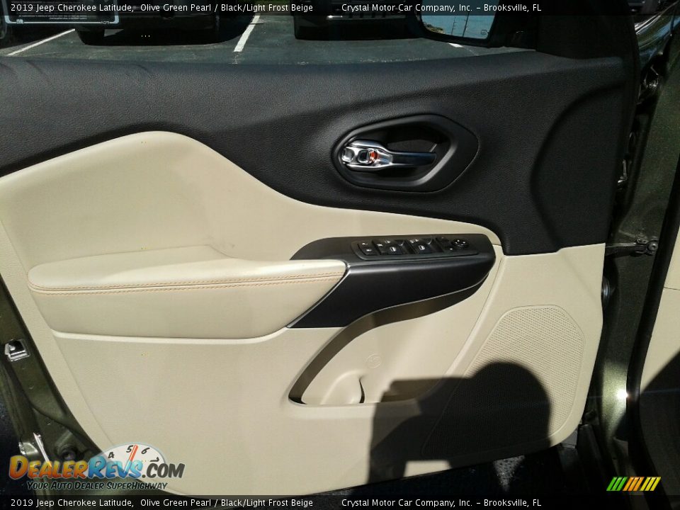2019 Jeep Cherokee Latitude Olive Green Pearl / Black/Light Frost Beige Photo #17