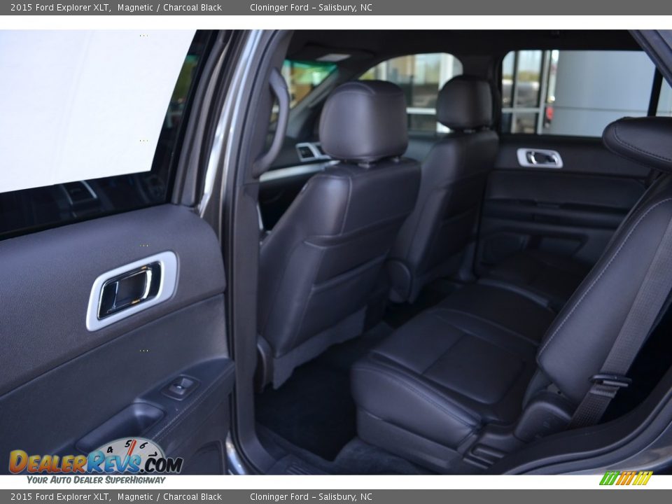 2015 Ford Explorer XLT Magnetic / Charcoal Black Photo #10