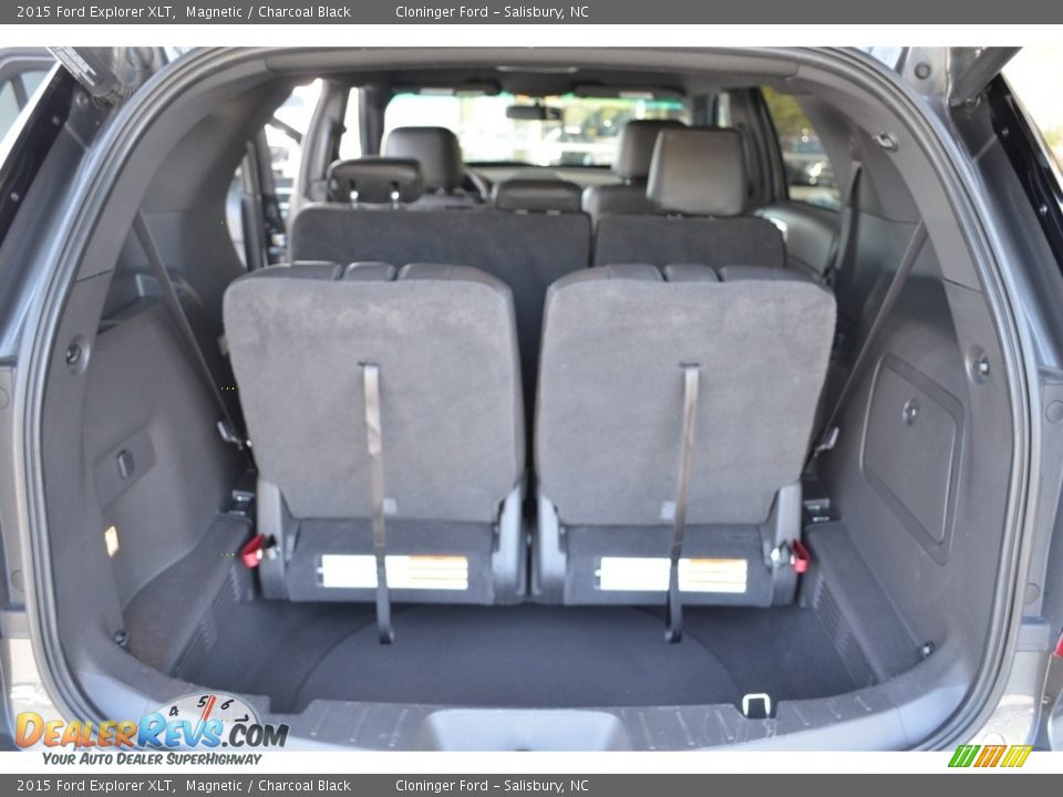 2015 Ford Explorer XLT Magnetic / Charcoal Black Photo #11