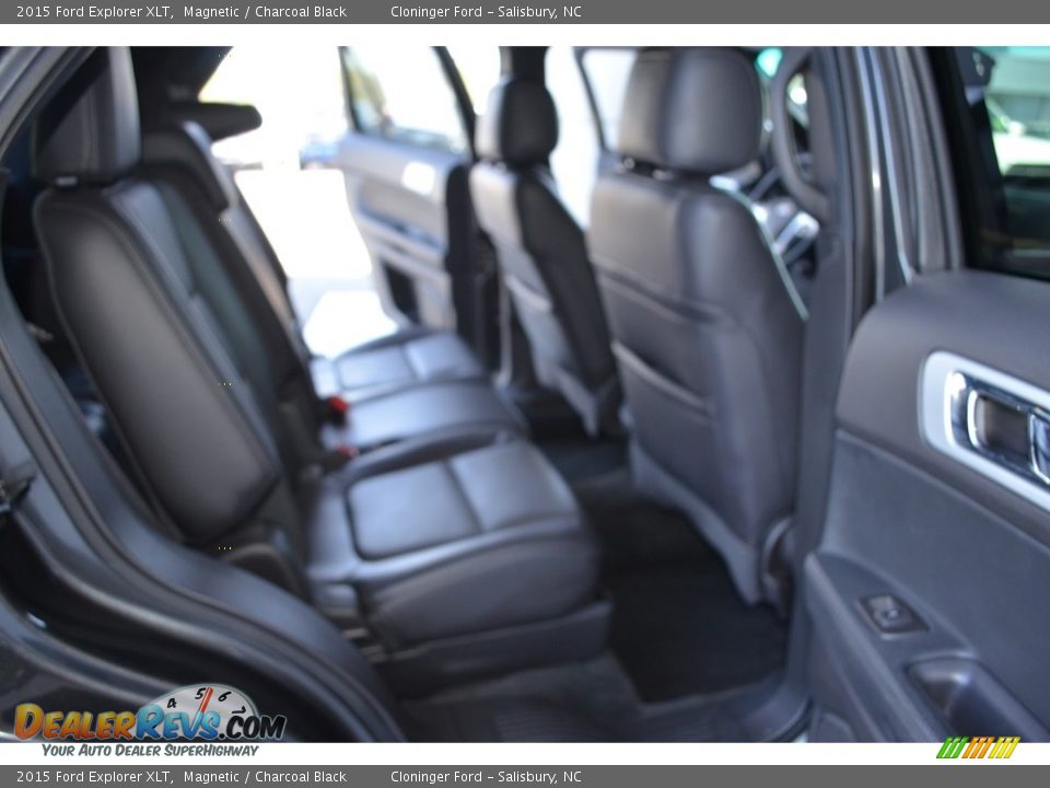 2015 Ford Explorer XLT Magnetic / Charcoal Black Photo #13