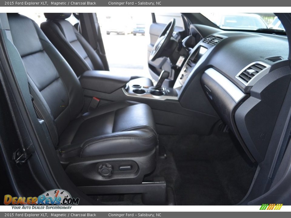 2015 Ford Explorer XLT Magnetic / Charcoal Black Photo #15
