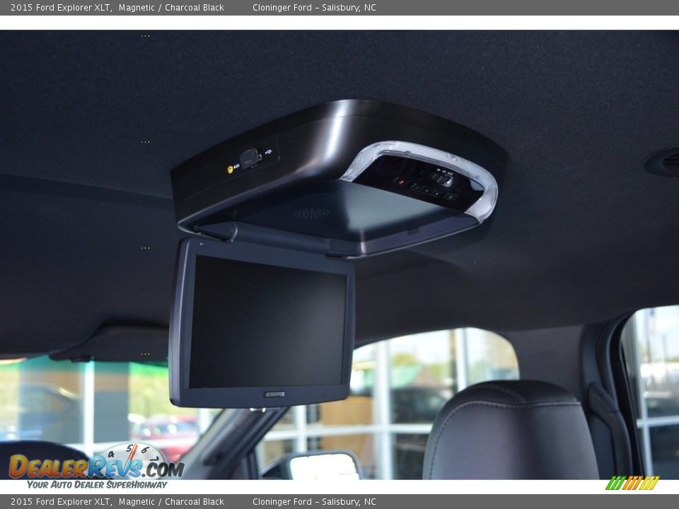 2015 Ford Explorer XLT Magnetic / Charcoal Black Photo #16