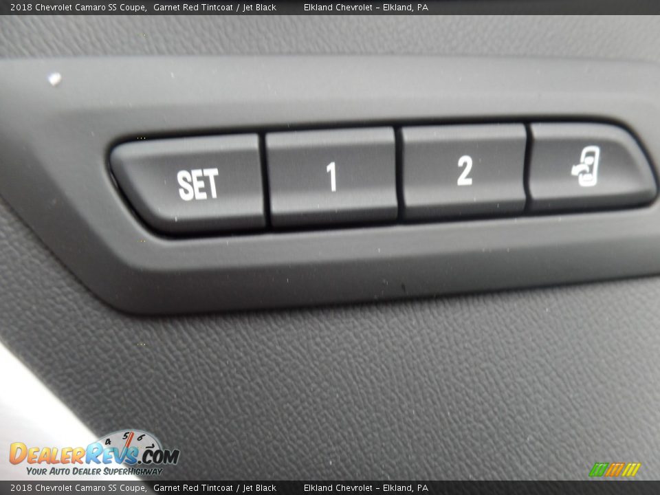 Controls of 2018 Chevrolet Camaro SS Coupe Photo #22