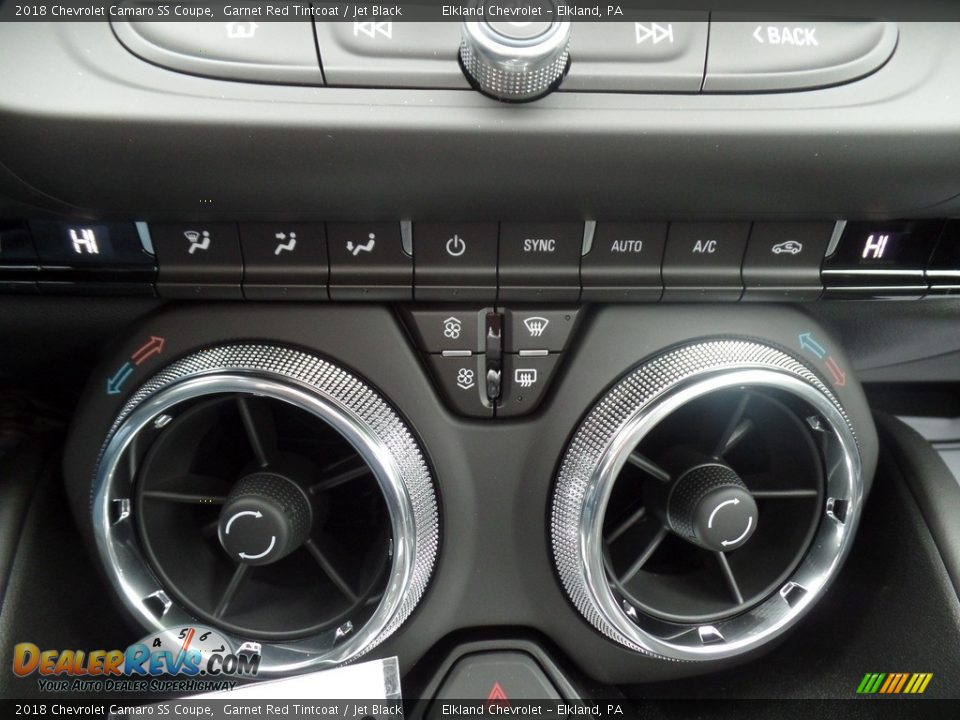 Controls of 2018 Chevrolet Camaro SS Coupe Photo #36
